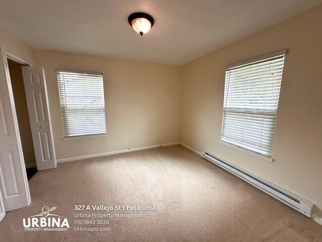 Foto del edificio - Charming Midtown Petaluma 2BD Duplex w/ Fenced Yard