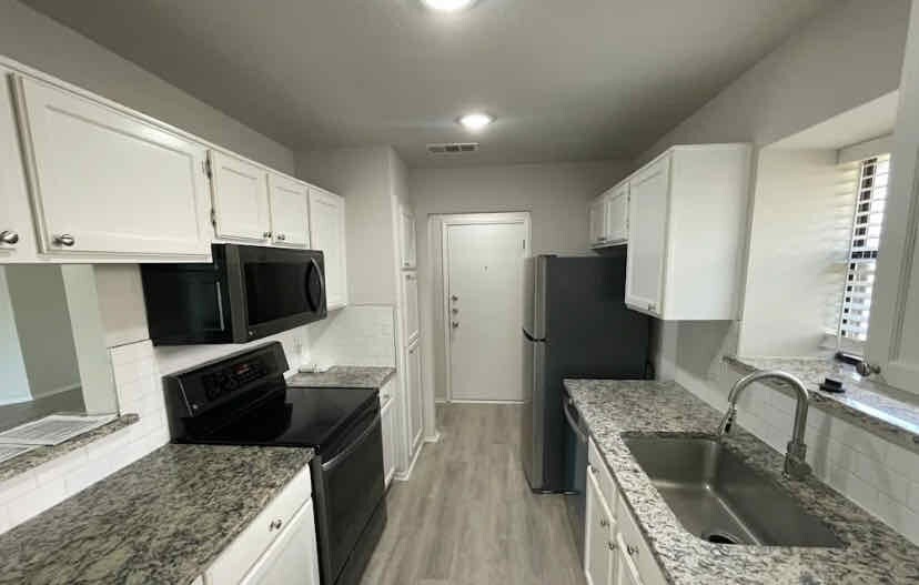 Foto principal - 411 Revolution Ln
