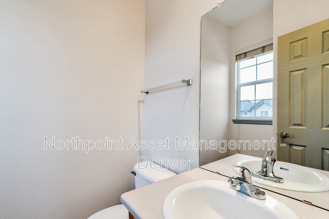 Foto del edificio - 6835 S Webster St