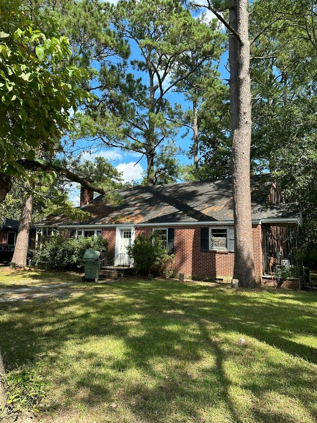 Foto del edificio - 2501 Redwood St
