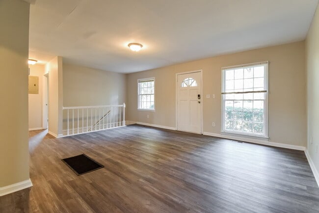 Building Photo - 842 Bonneville Terrace NW