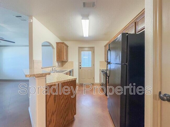 Building Photo - 619A Karey Dr