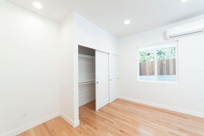 Foto del edificio - 830 N Coronado St