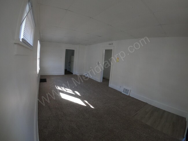 Building Photo - 452 E Wildwood Ave