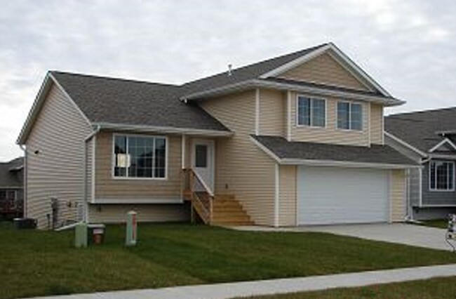 Foto del edificio - 4 Bedroom 3.5 Bath 1737 sq ft House with G...