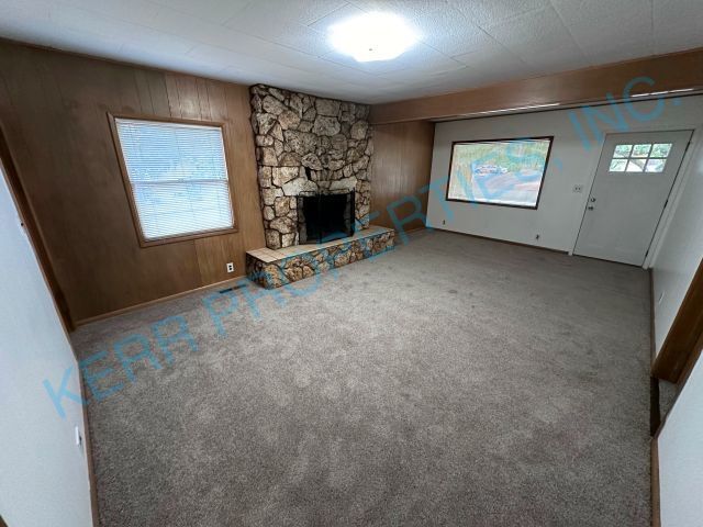 Building Photo - Charming 3 Bedroom Home in Portland with 2...