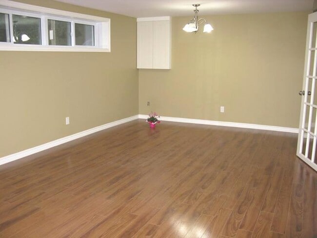Building Photo - 105 Bayview Pky