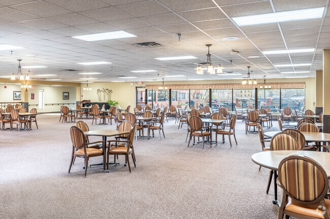 Dining Room - Runnstone Senior Living