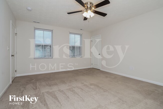 Foto del edificio - 1952 Lake Crest Dr