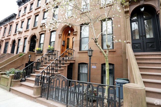 Building Photo - 400 Sackett St
