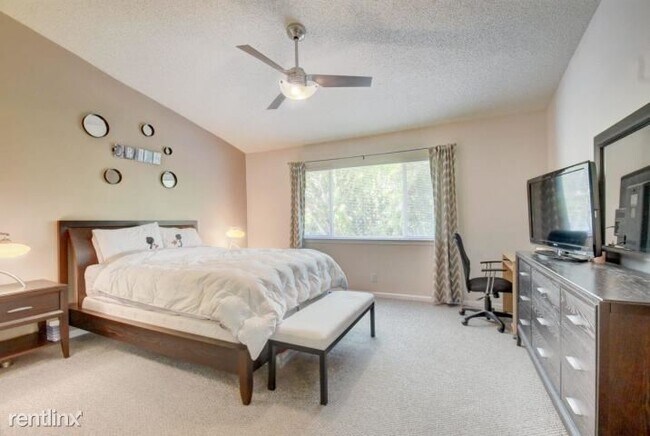 Foto del edificio - 1049 Kokomo Key Ln