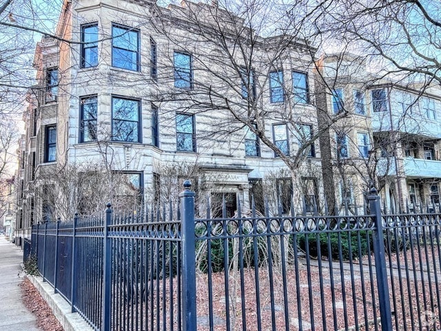 Building Photo - 3216 W Altgeld St