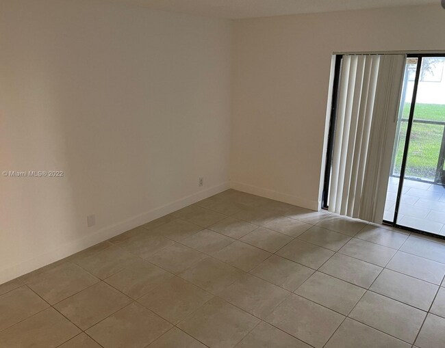 Building Photo - 161 Lakeview Dr
