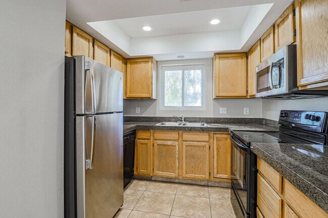 Building Photo - 2315 W Union Hills Dr
