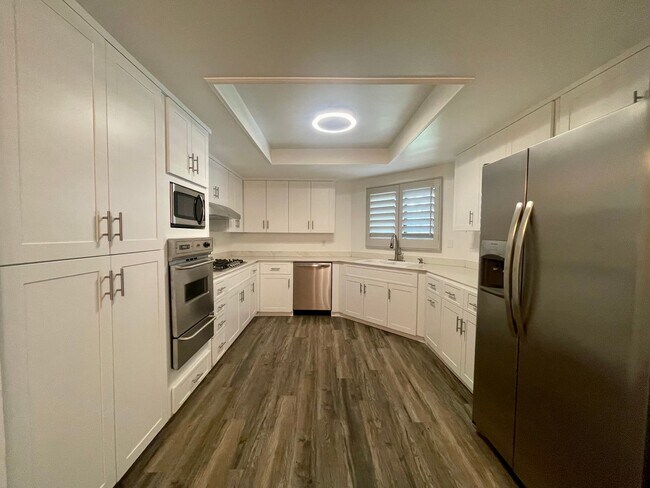 Foto del edificio - AVAILABLE NOW!! GORGEOUS 2 Bedroom 2 Bathroom Palm Springs Condo!
