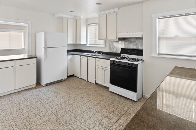 Foto del edificio - Great 4 Bedroom 2 Bath House