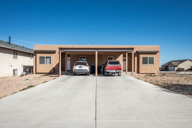 Building Photo - 753-753 E Laporte Dr