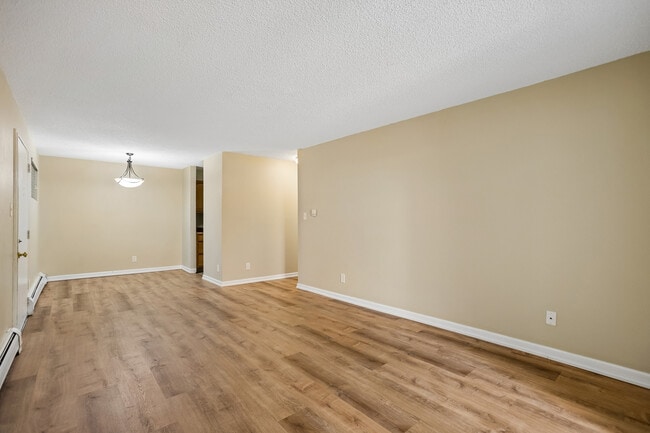 Building Photo - 2855 S Monaco Pky