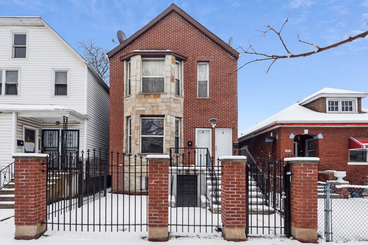 6346 S St Lawrence Ave Unit 1, Chicago, IL 60637 Room for Rent in