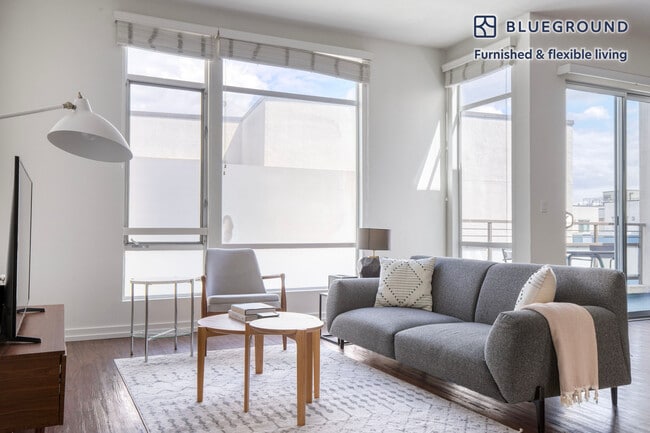 Building Photo - 4055 Redwood Ave Building Photo - 4055 Redwood Ave