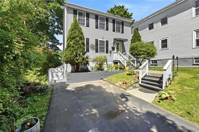 Building Photo - 90 Rowley St