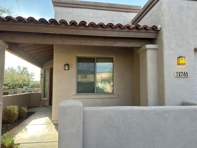 Building Photo - Fresh paint! New Carpets! 3 Bed 2 Bath hom...