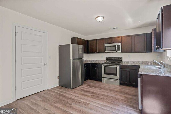 Foto del edificio - 631 Carlton Pointe Dr