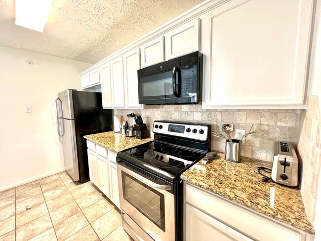 Foto del edificio - 8051 Bay Branch Dr