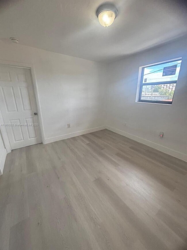 Foto del edificio - 220 SW 18th Ave