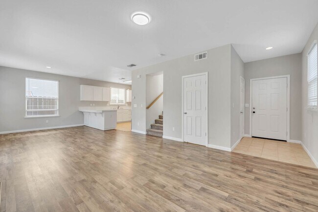 Building Photo - 681 Chateau Cir