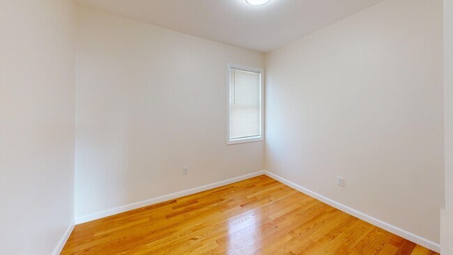 Foto del edificio - 12 Murphy Ave