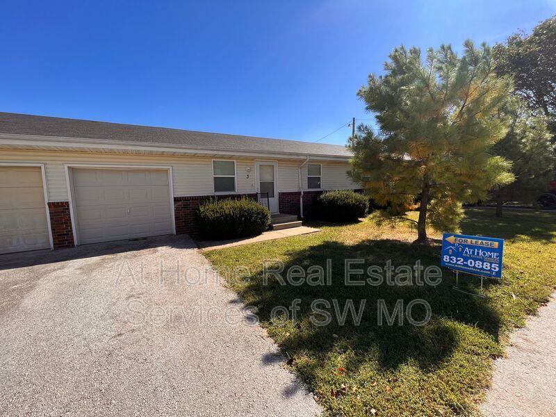 Primary Photo - 627 W Meadowview