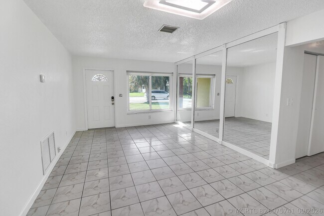 Foto del edificio - 2233 NW 3rd Ave