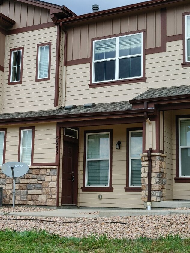 Primary Photo - Stylish & Spacious 2BD Townhome in Stetson...