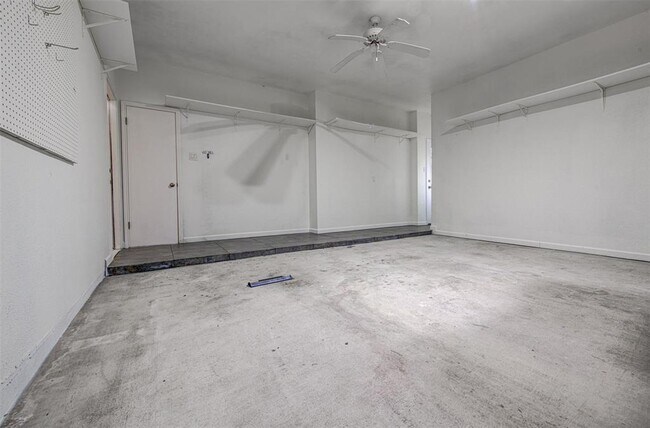 Building Photo - 6005 Sierra Leon