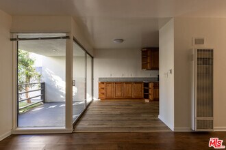 Building Photo - 1233 Barry Ave