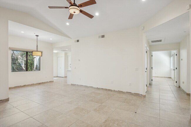 Foto del edificio - 15050 N Thompson Peak Pkwy