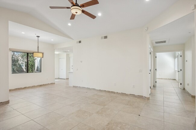 Building Photo - 15050 N Thompson Peak Pkwy