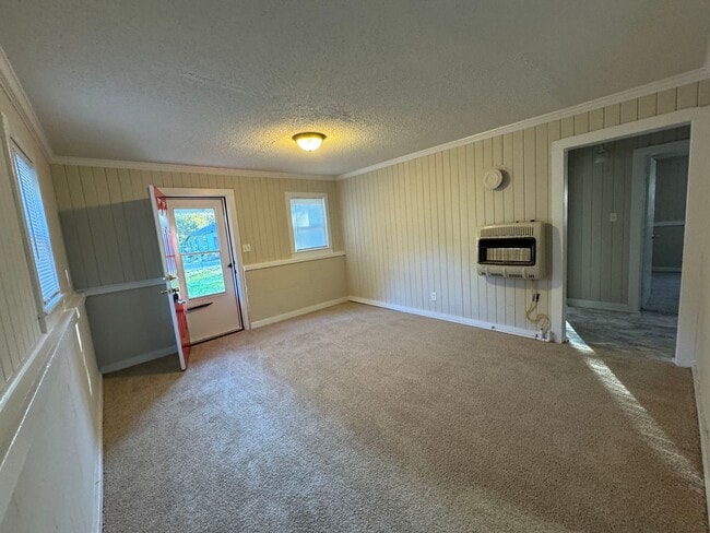 Building Photo - AVAILABLE TO SHOW!