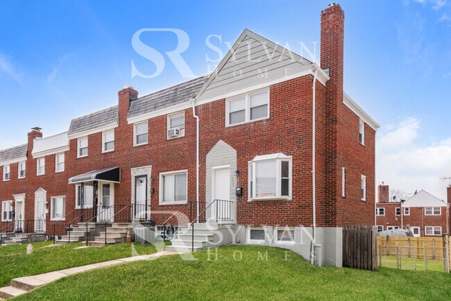 Building Photo - Prepare to be impressed by this 3 bedroom,...