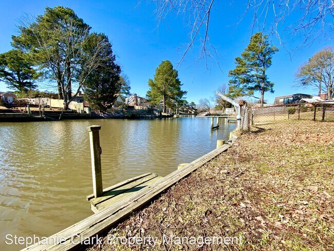 Building Photo - 3 br, 2 bath House - 361 W. Chickasaw Road