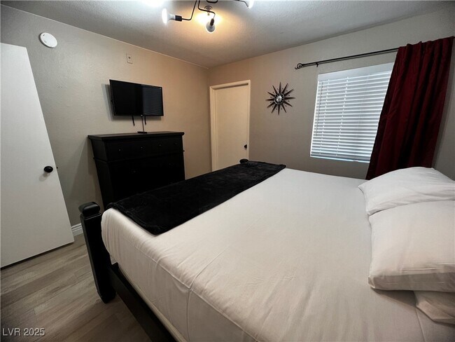 Foto del edificio - 950 Seven Hills Dr