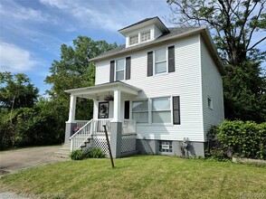 Building Photo - 2927 Seyburn St