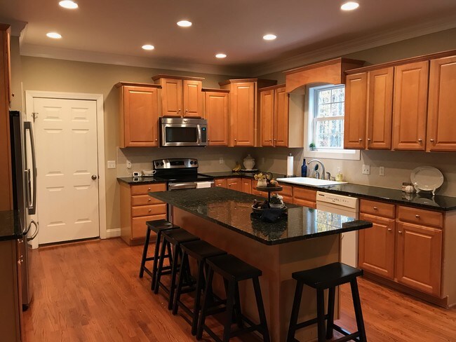Building Photo - 1310 Ashburn Dr