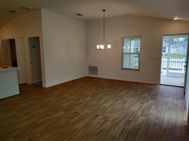 Foto del edificio - Ready to Rent Patio Villas in Deluna Village 55 + Community