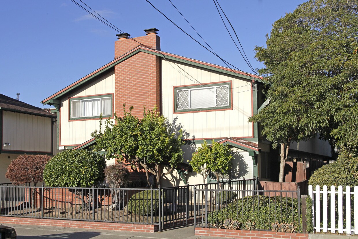 Building Photo - 2257 Pacific Ave