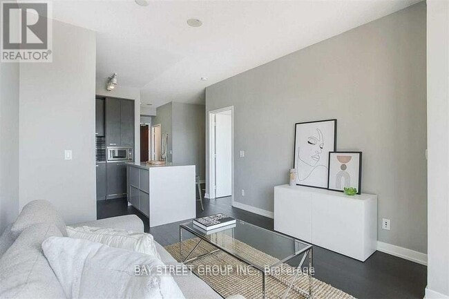 Building Photo - 120 Bayview Ave