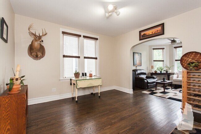 Foto del edificio - 2931 N Springfield Ave