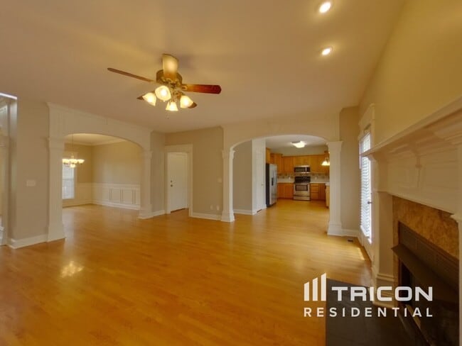 Building Photo - 444 Savannah Ridge