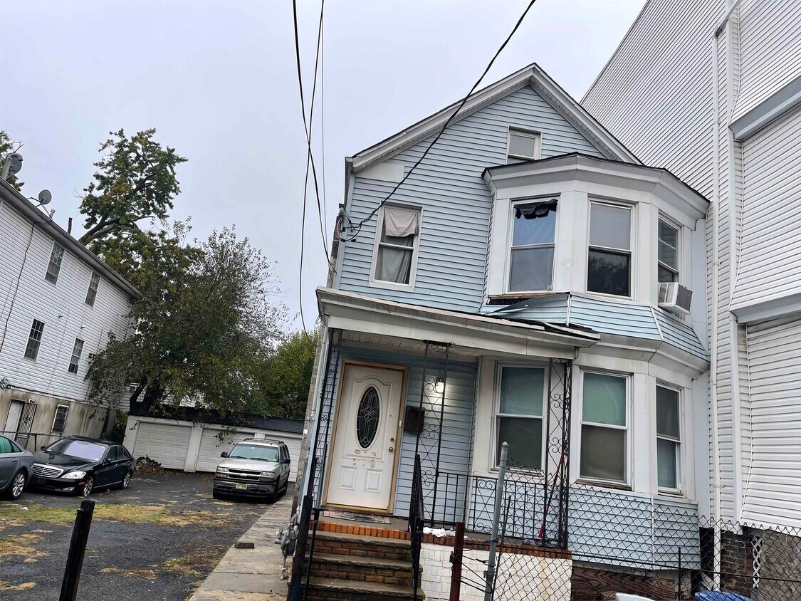 Primary Photo - 375 S 19th St